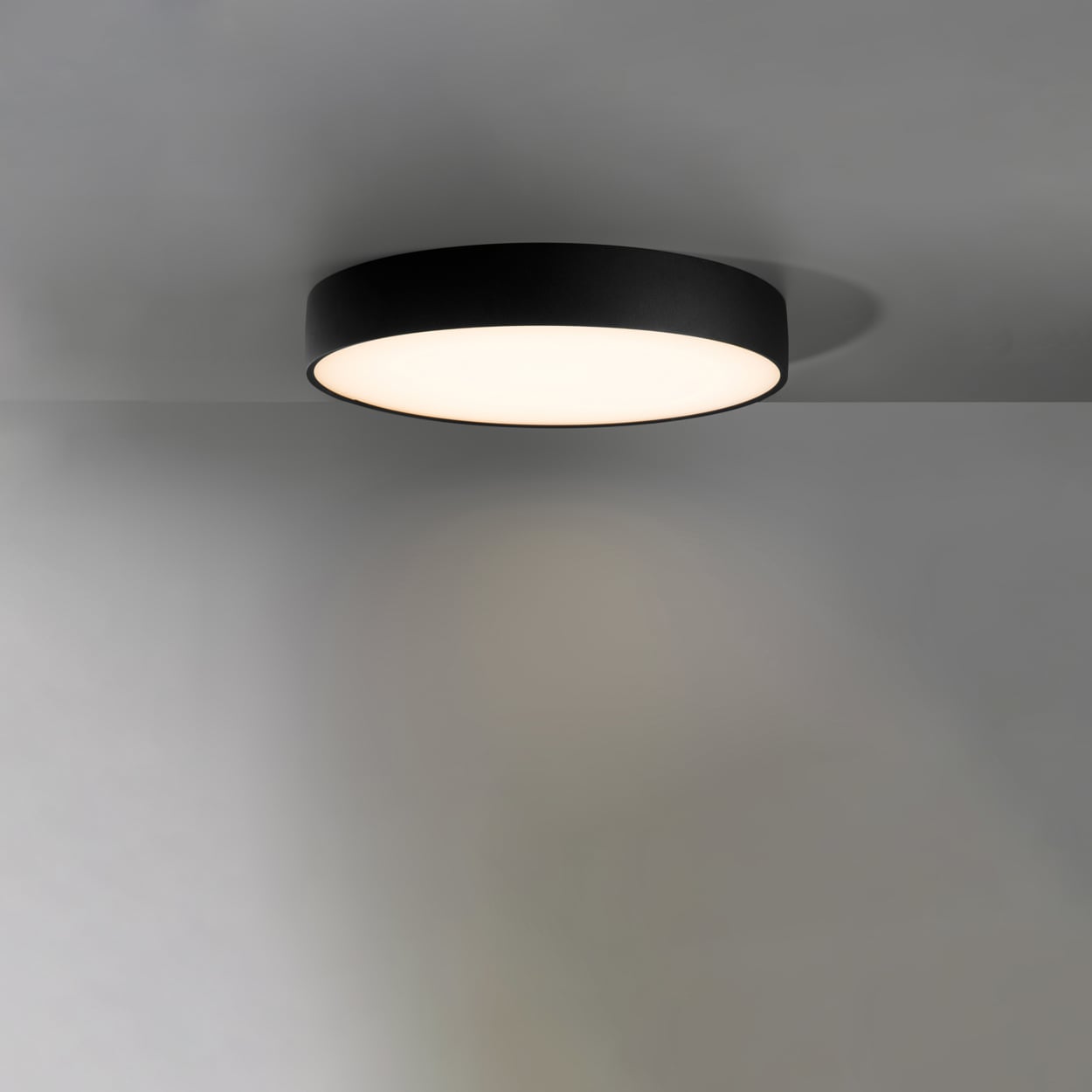 Flat Moon Ceiling Black Structure