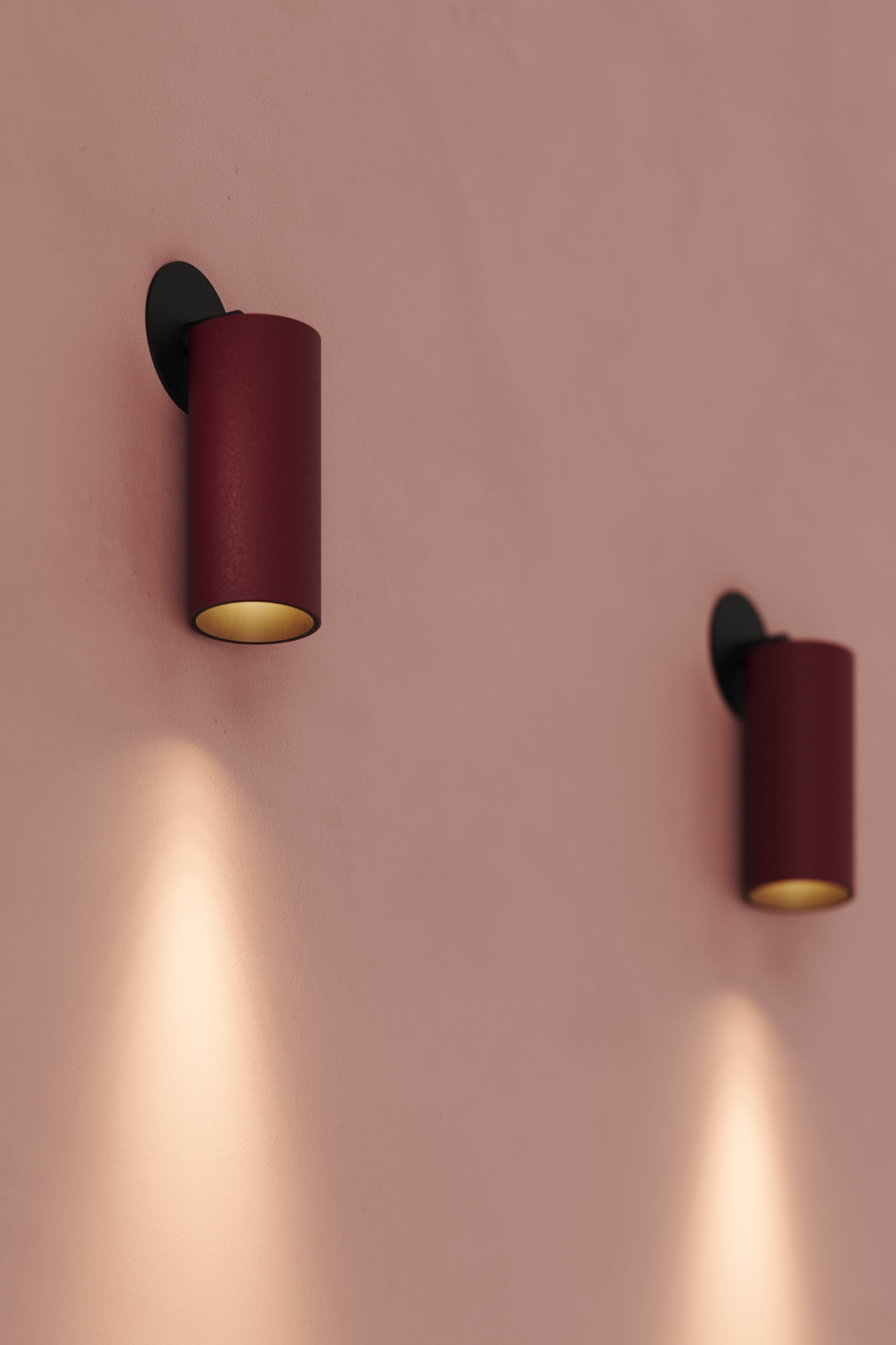 Nyto semi-recessed ceiling lighting