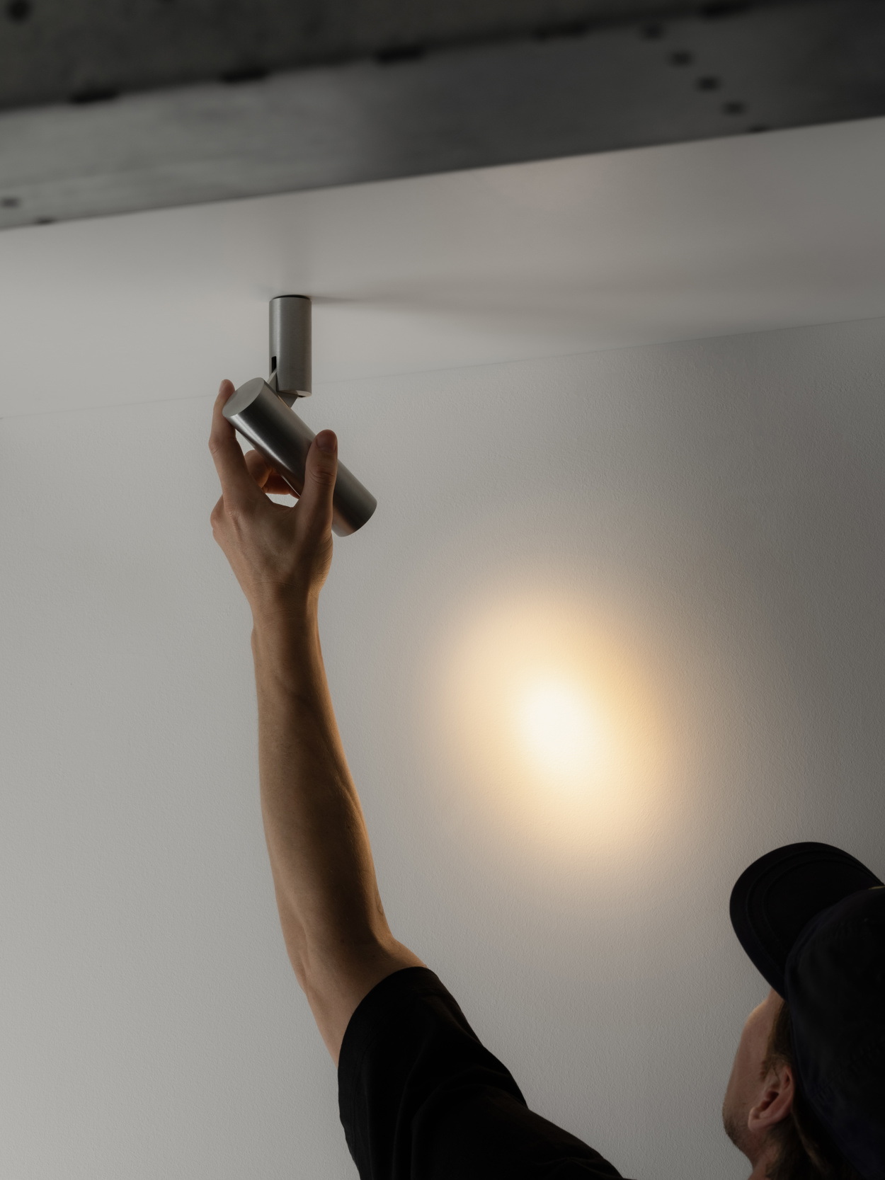Passage on the ceiling in Brushed Aluminium