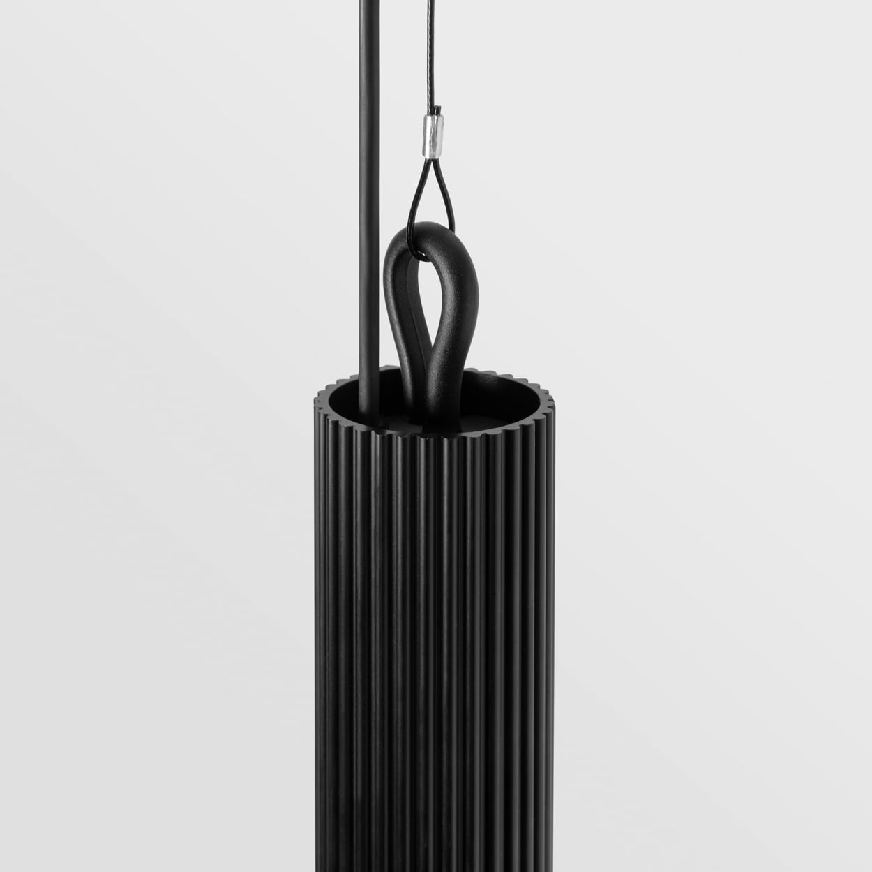 extruded ribbed pendant luminaire with hook