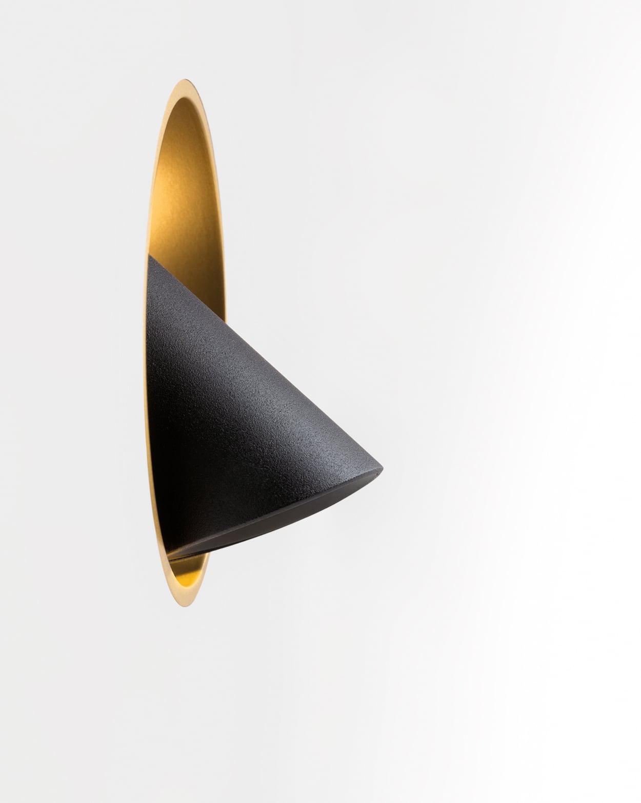 Hollow product image trimless gold
