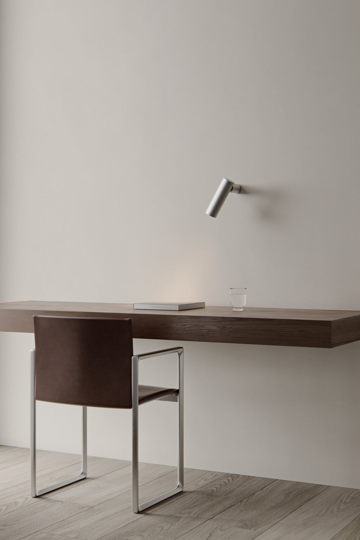 Passage Jack Aluminium Tumbled against the wall above a home office
