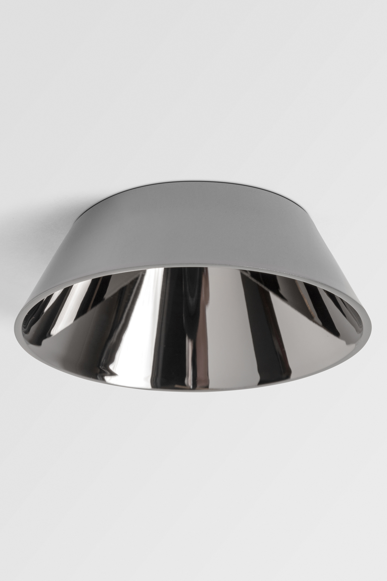 Tetrix Cone Black Chrome Trimless