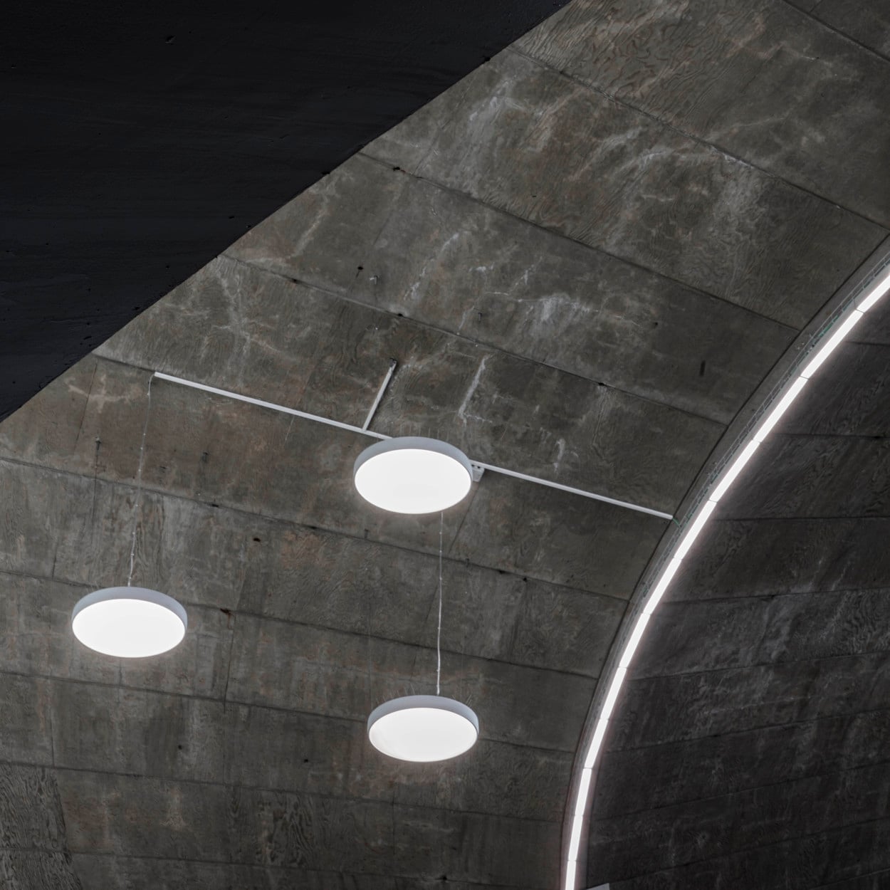 Flat Moon in Brussels metro station up-closer