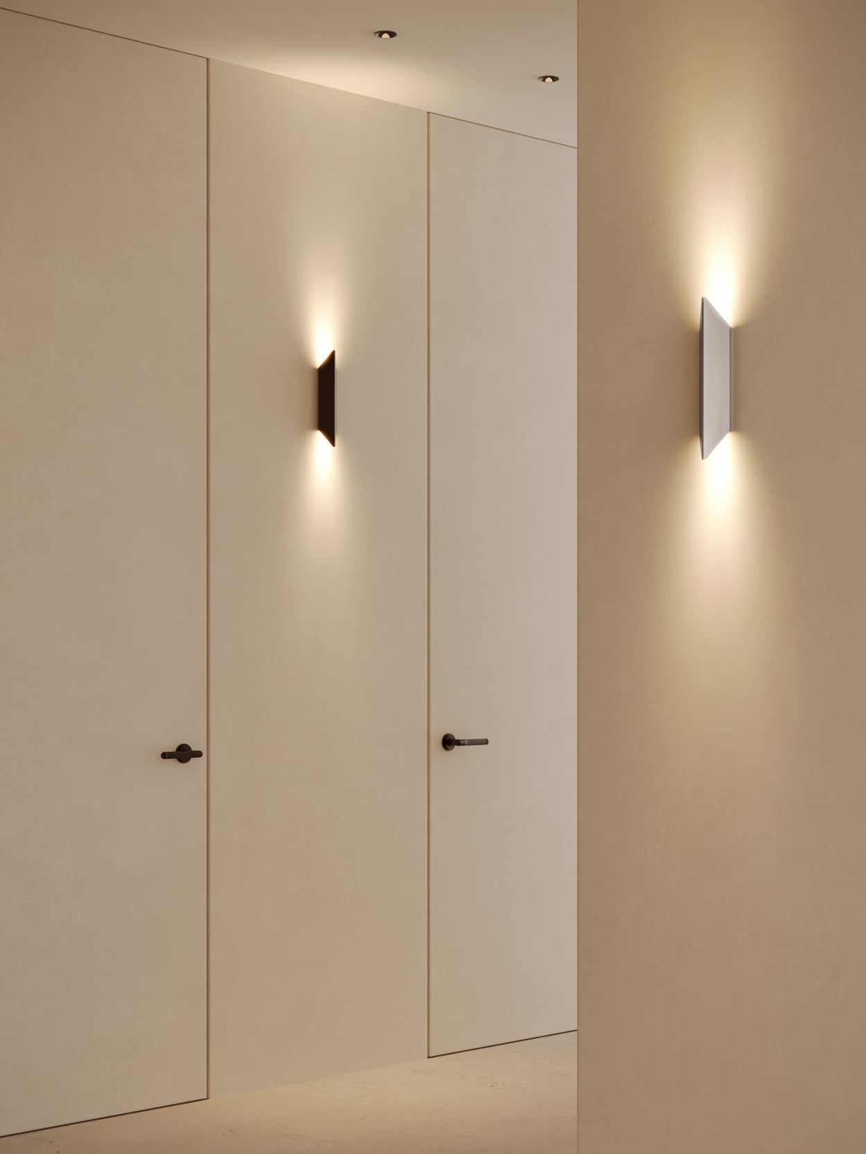 chival wall luminaire black chrome