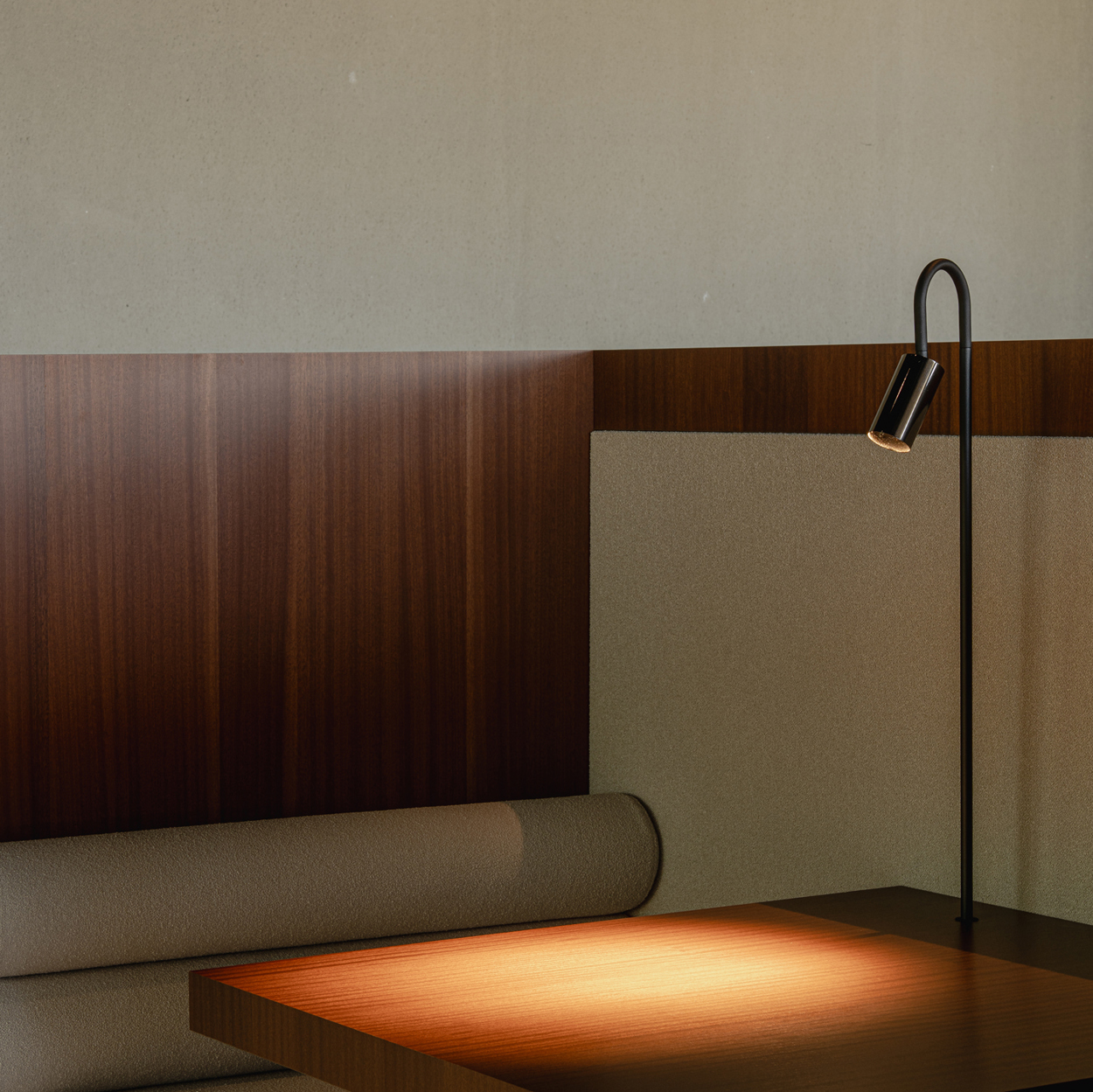 Modupoint stick with Minude jack on meeting table