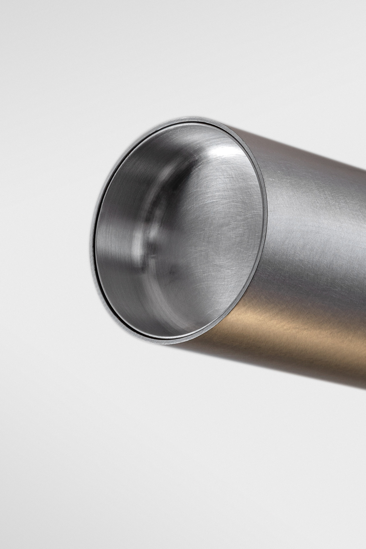 Straw Suspended in Aluminium Silk Brushed