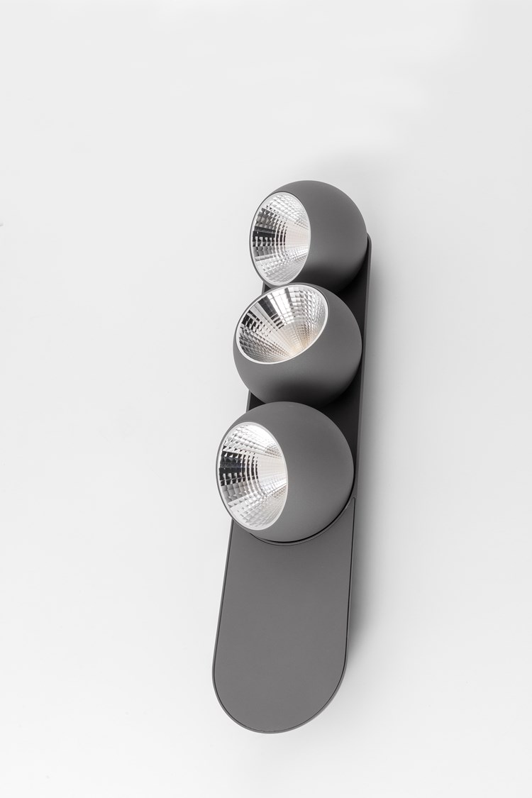 Round-shaped surface lights with magnetic reflectors