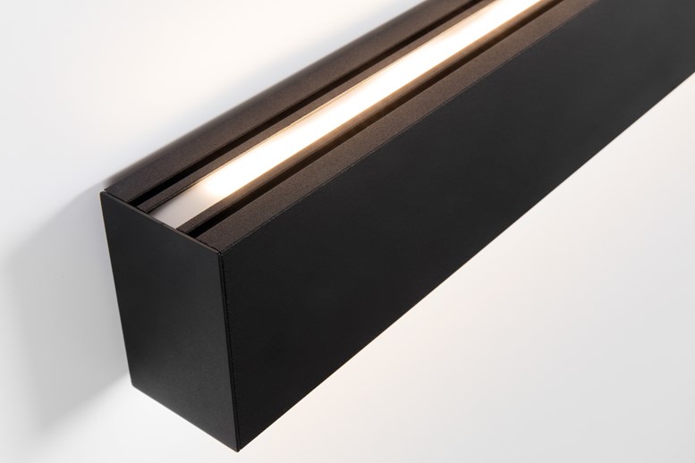 Linear wall lighting with uplight